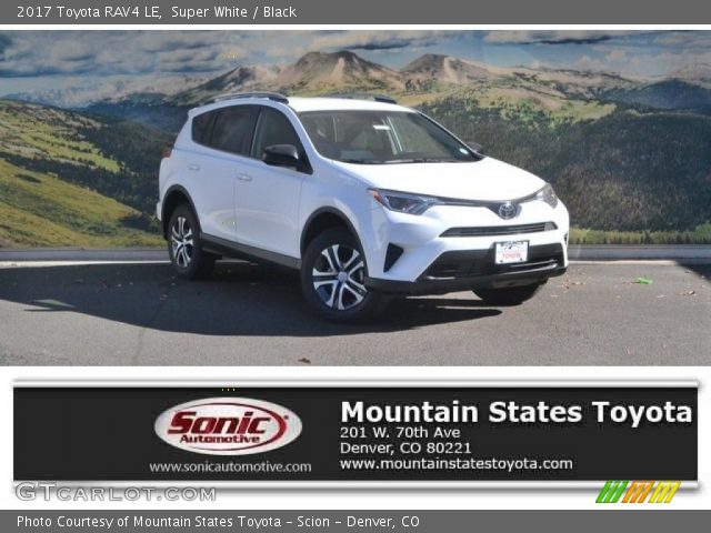 2017 Toyota RAV4 LE in Super White