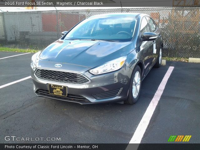 2016 Ford Focus SE Sedan in Magnetic