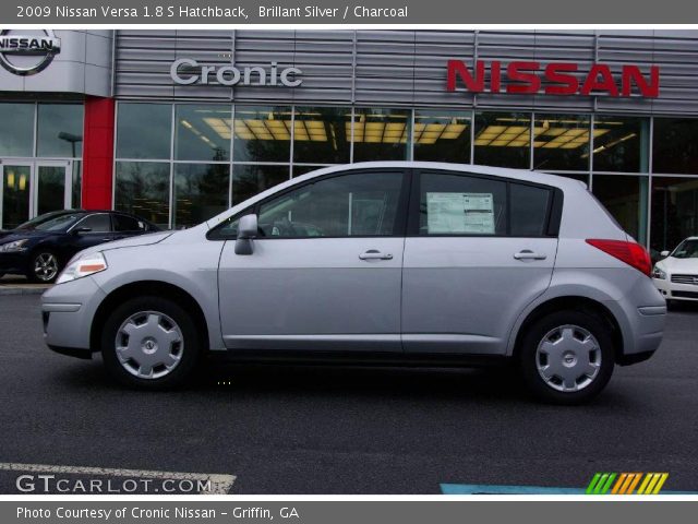 2009 Nissan Versa 1.8 S Hatchback in Brillant Silver