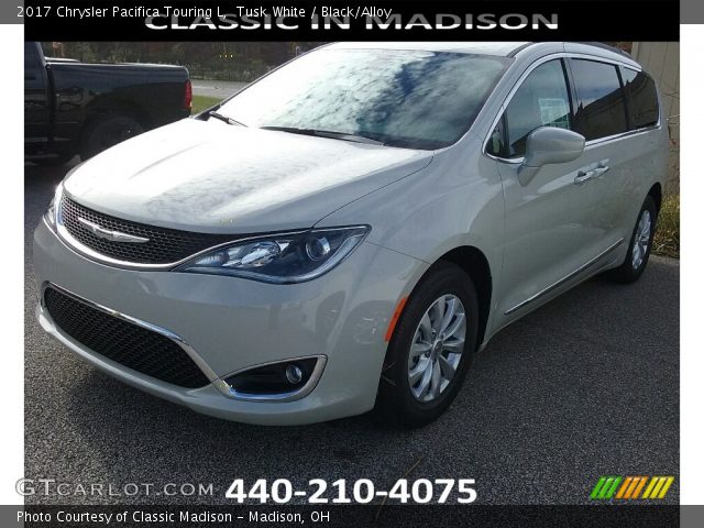 2017 Chrysler Pacifica Touring L in Tusk White