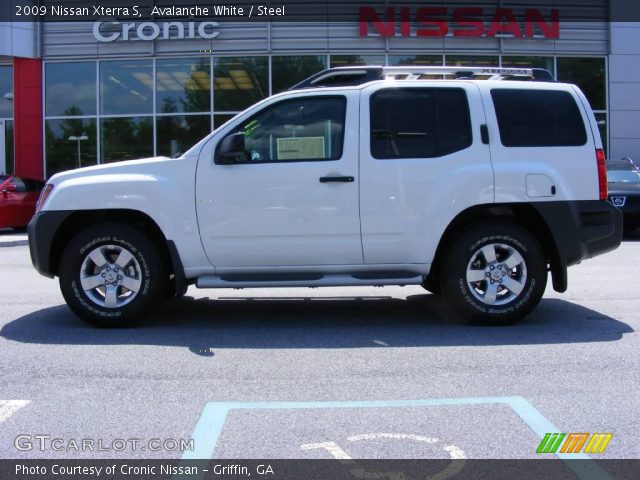 2009 Nissan Xterra S in Avalanche White