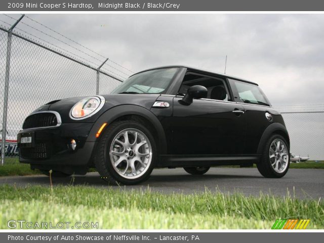 2009 Mini Cooper S Hardtop in Midnight Black