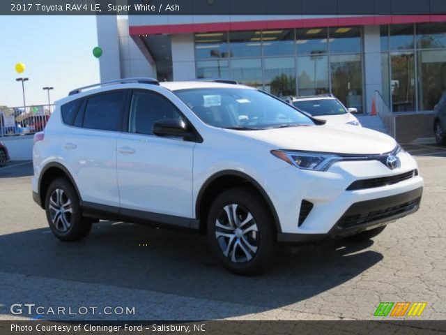 2017 Toyota RAV4 LE in Super White