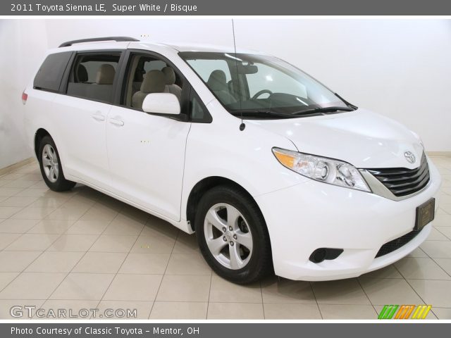 2011 Toyota Sienna LE in Super White