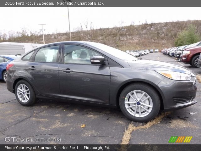 2016 Ford Focus SE Sedan in Magnetic