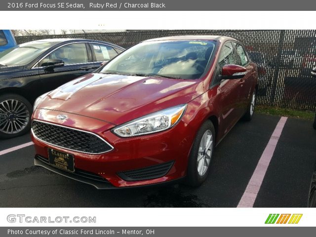 2016 Ford Focus SE Sedan in Ruby Red
