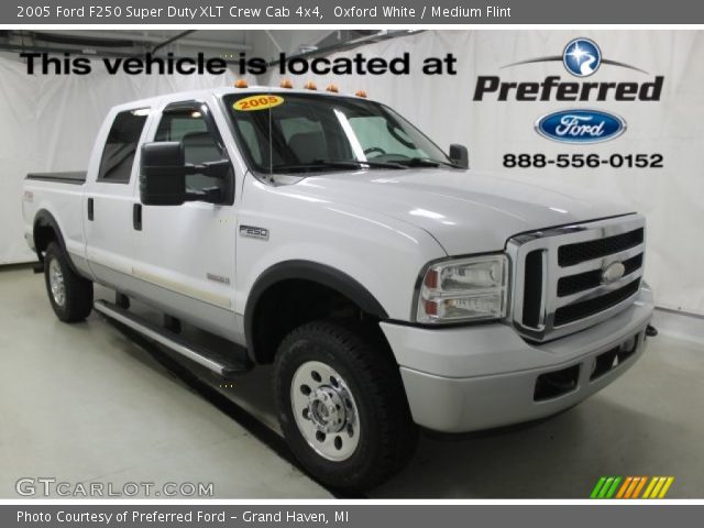 2005 Ford F250 Super Duty XLT Crew Cab 4x4 in Oxford White