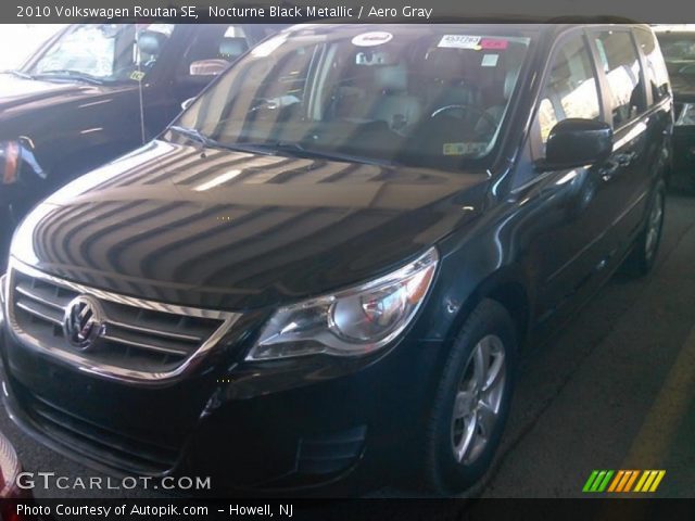 2010 Volkswagen Routan SE in Nocturne Black Metallic