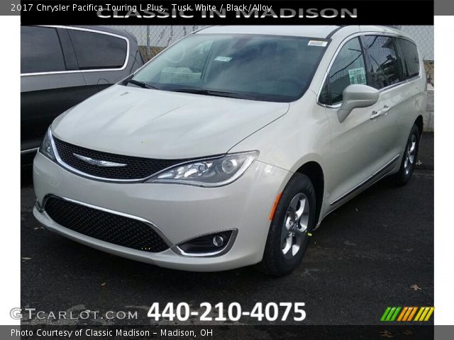2017 Chrysler Pacifica Touring L Plus in Tusk White