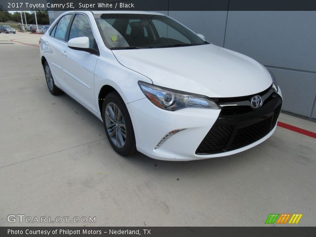 2017 Toyota Camry SE in Super White