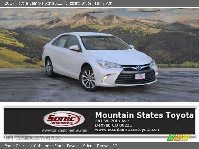 2017 Toyota Camry Hybrid XLE in Blizzard White Pearl