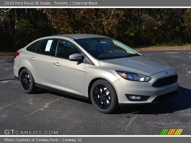 2016 Ford Focus SE Sedan in Tectonic