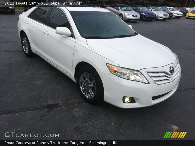 2011 Toyota Camry XLE in Super White