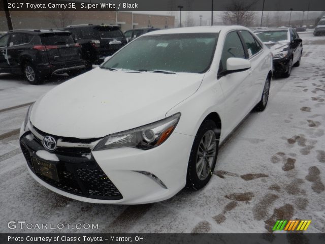 2017 Toyota Camry SE in Super White