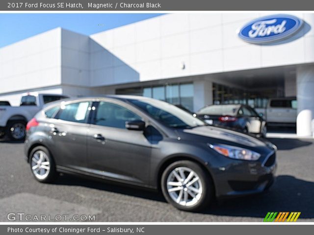 2017 Ford Focus SE Hatch in Magnetic