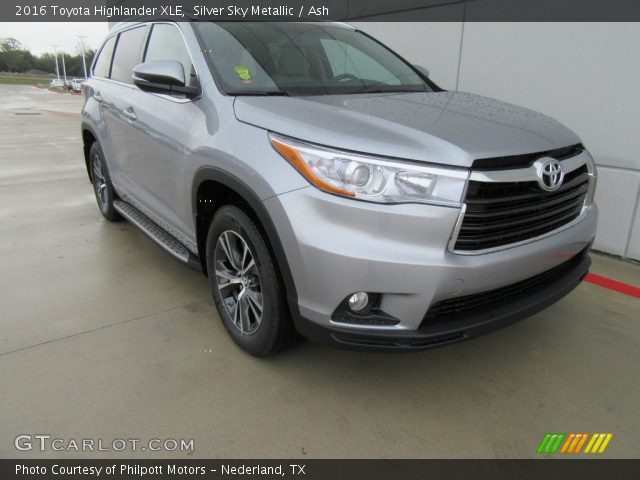 2016 Toyota Highlander XLE in Silver Sky Metallic