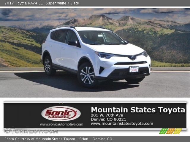 2017 Toyota RAV4 LE in Super White