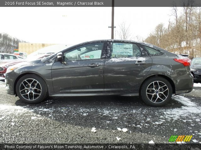 2016 Ford Focus SE Sedan in Magnetic