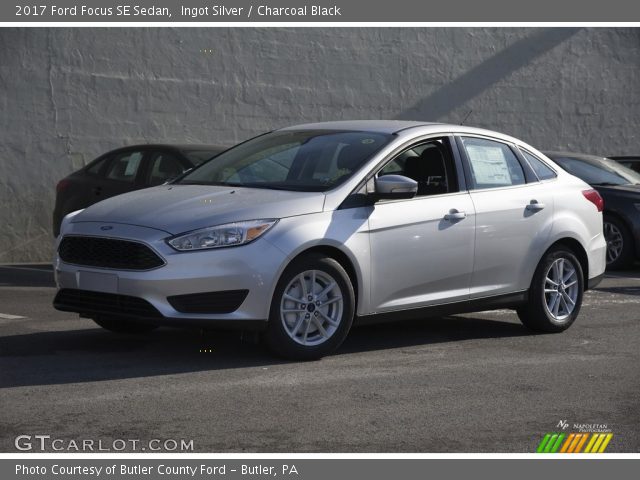 2017 Ford Focus SE Sedan in Ingot Silver