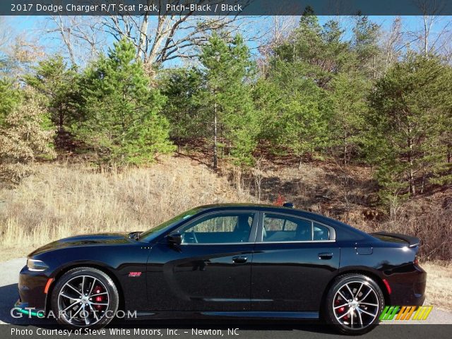 2017 Dodge Charger R/T Scat Pack in Pitch-Black