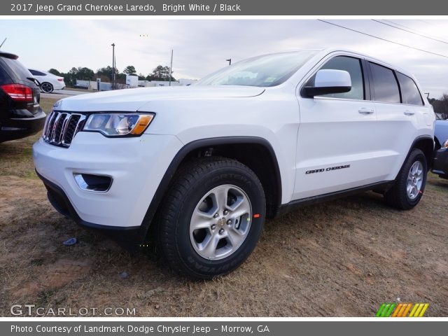 2017 Jeep Grand Cherokee Laredo in Bright White