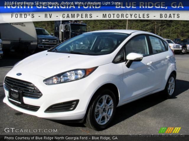 2016 Ford Fiesta SE Hatchback in Oxford White