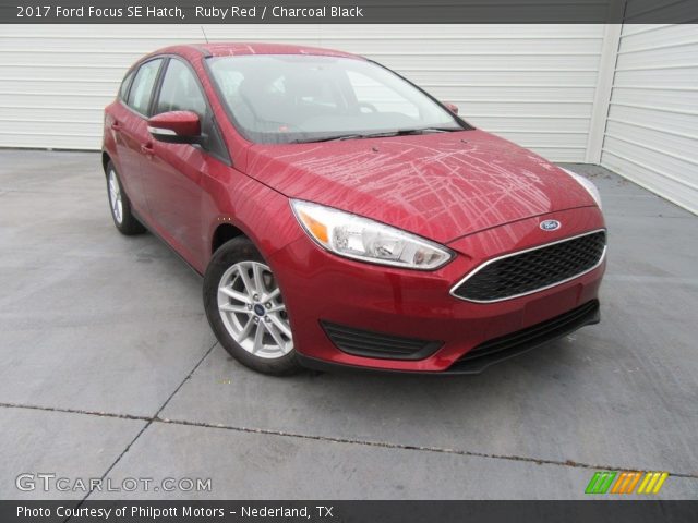 2017 Ford Focus SE Hatch in Ruby Red