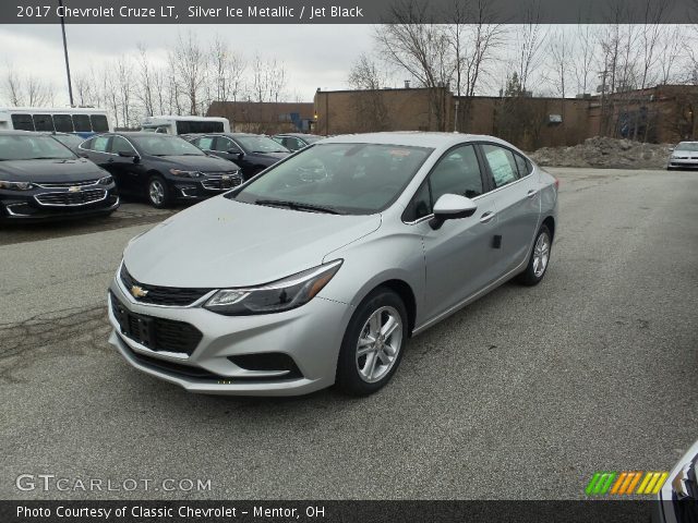 2017 Chevrolet Cruze LT in Silver Ice Metallic