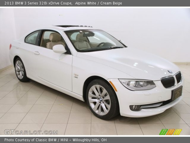 2013 BMW 3 Series 328i xDrive Coupe in Alpine White