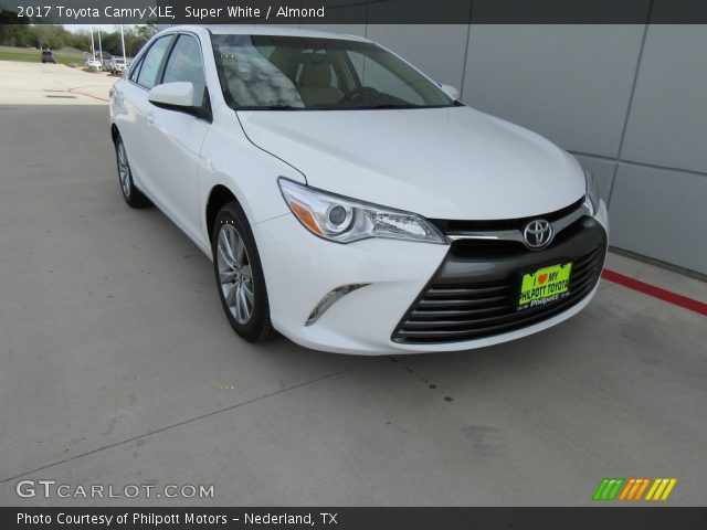 2017 Toyota Camry XLE in Super White