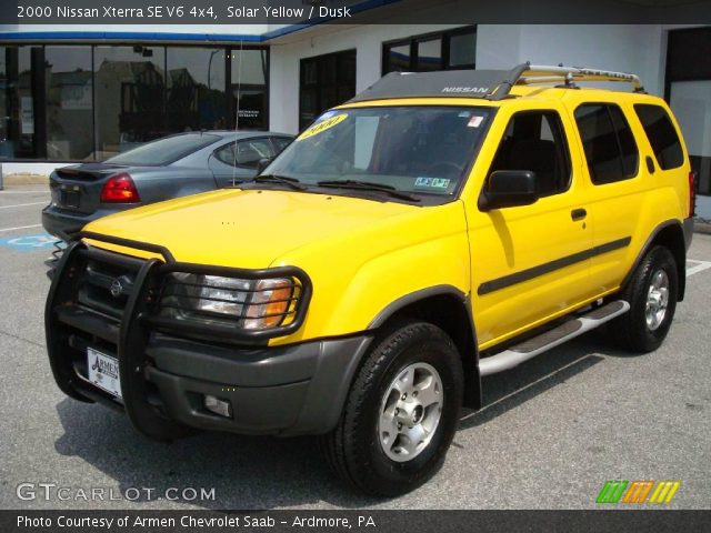 2000 Nissan Xterra SE V6 4x4 in Solar Yellow