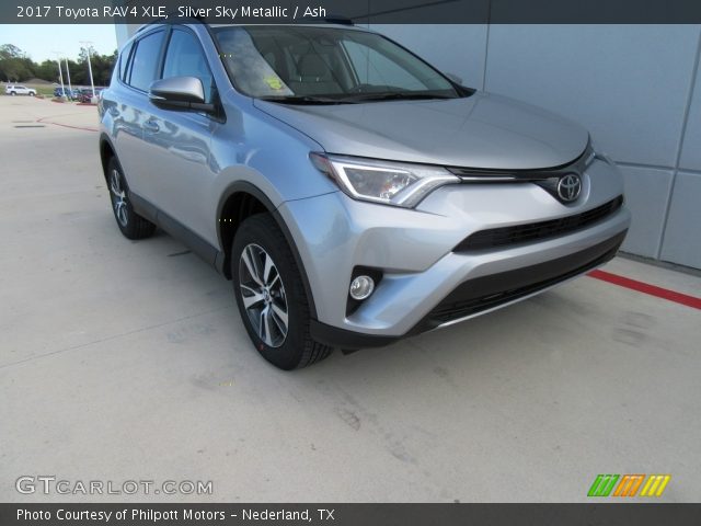 2017 Toyota RAV4 XLE in Silver Sky Metallic