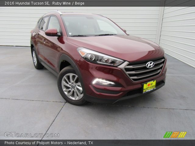 2016 Hyundai Tucson SE in Ruby Wine