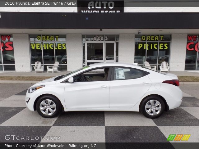 2016 Hyundai Elantra SE in White