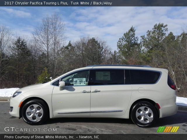 2017 Chrysler Pacifica Touring L Plus in Tusk White