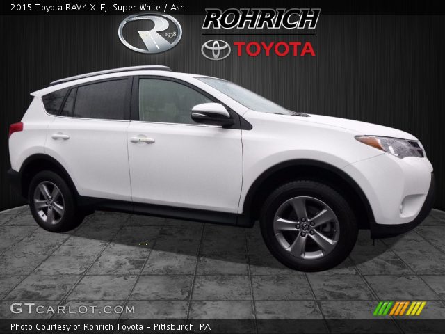2015 Toyota RAV4 XLE in Super White