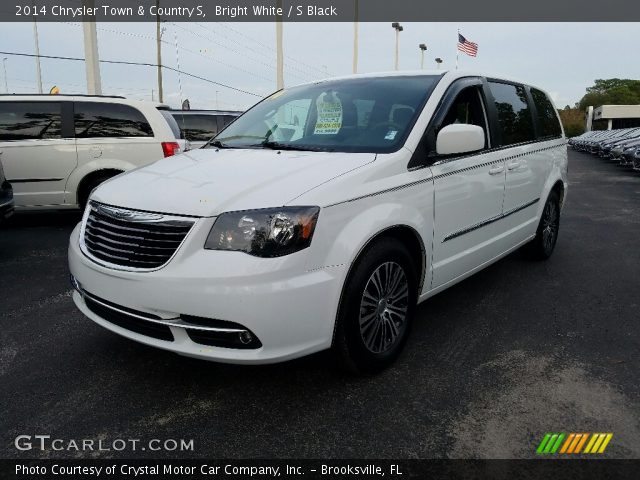 2014 Chrysler Town & Country S in Bright White