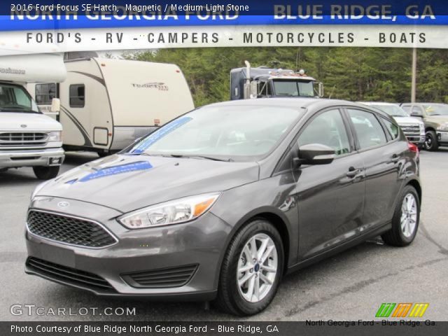 2016 Ford Focus SE Hatch in Magnetic