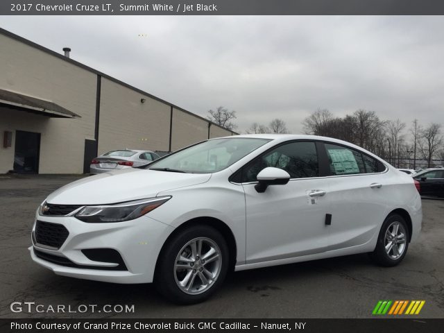 2017 Chevrolet Cruze LT in Summit White