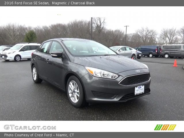 2016 Ford Focus SE Sedan in Magnetic
