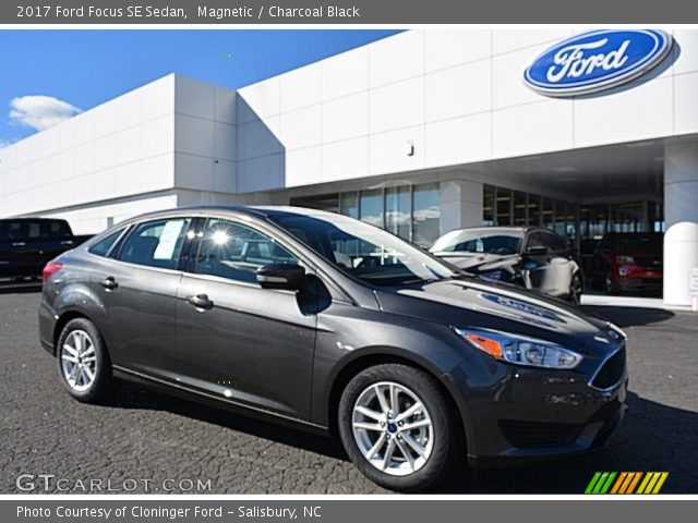 2017 Ford Focus SE Sedan in Magnetic