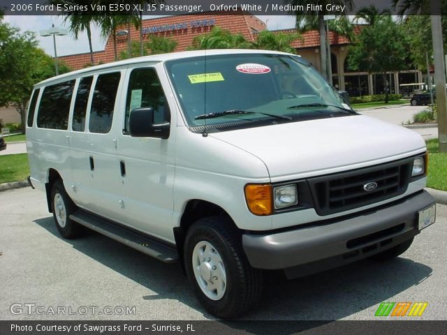 2006 Ford E Series Van E350 XL 15 Passenger in Oxford White