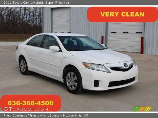2011 Toyota Camry Hybrid in Super White