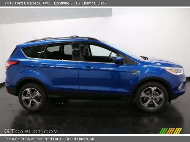 2017 Ford Escape SE 4WD in Lightning Blue