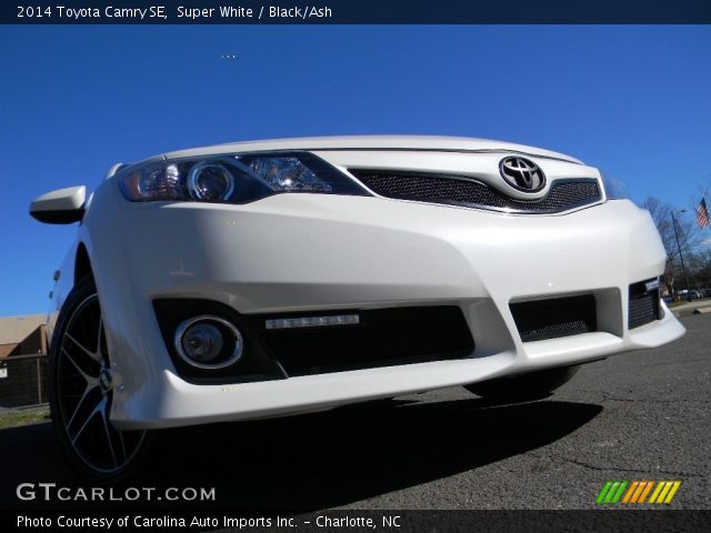 2014 Toyota Camry SE in Super White