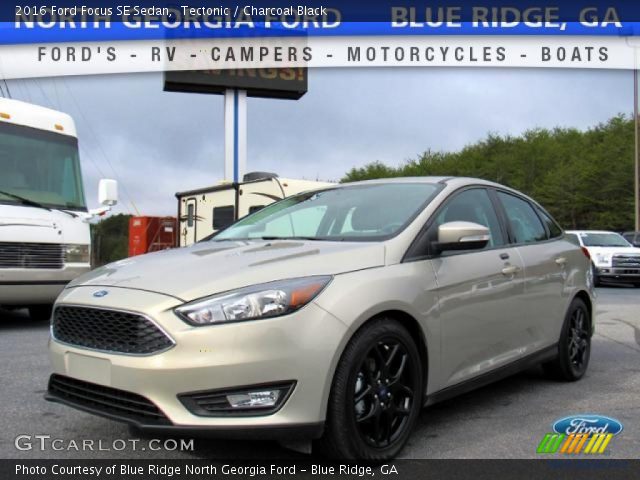 2016 Ford Focus SE Sedan in Tectonic