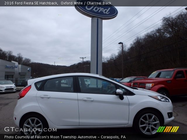 2016 Ford Fiesta SE Hatchback in Oxford White