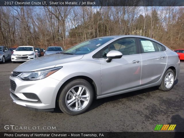 2017 Chevrolet Cruze LT in Silver Ice Metallic