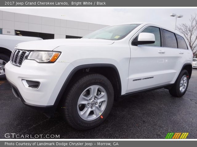 2017 Jeep Grand Cherokee Laredo in Bright White