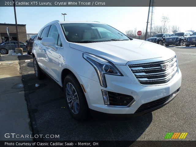 2017 Cadillac XT5 Luxury in Crystal White Tricoat